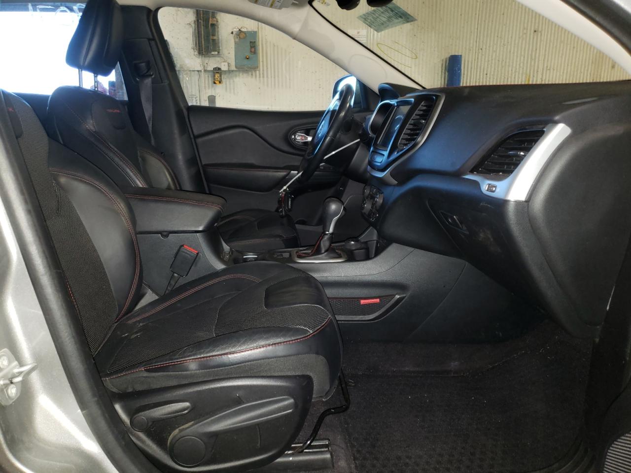 Photo 5 from auction – 2016 JEEP CHEROKEE T with VIN 1C4PJMBS1GW176287