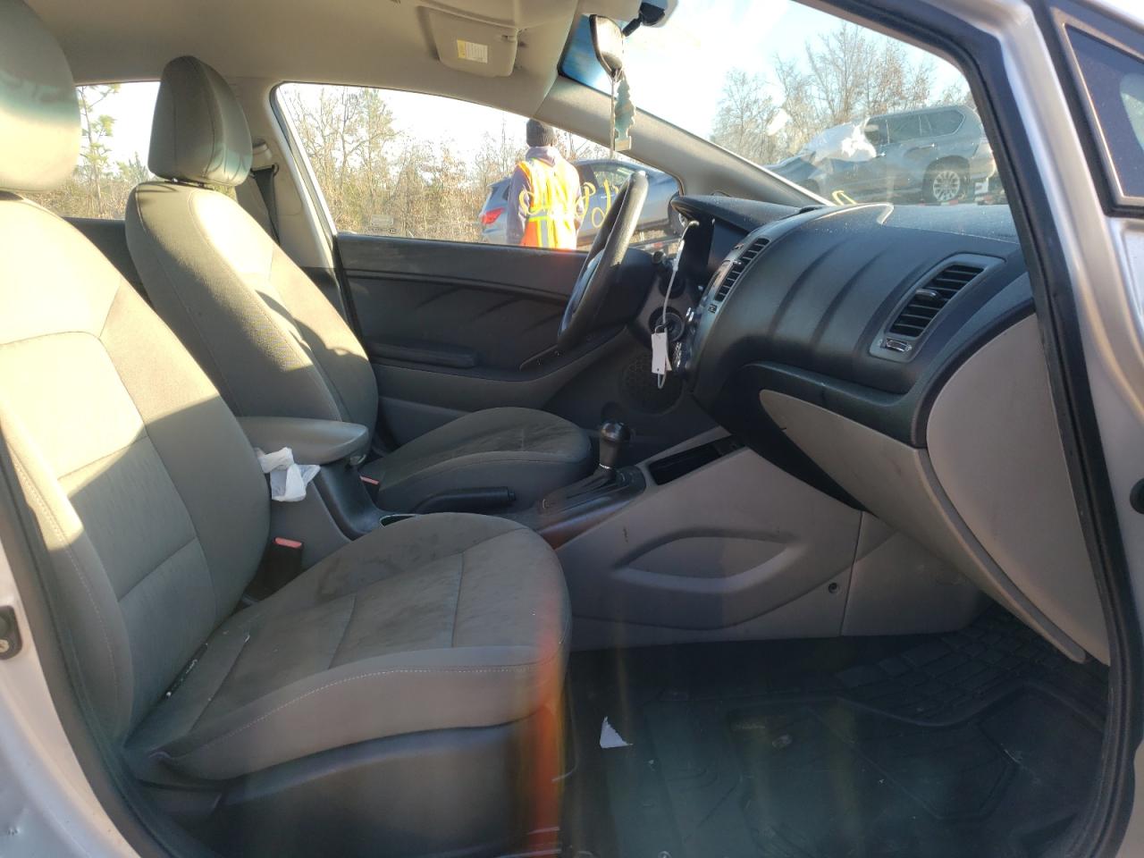 Photo 5 from auction – 2014 KIA FORTE LX with VIN KNAFK4A6XE5066741