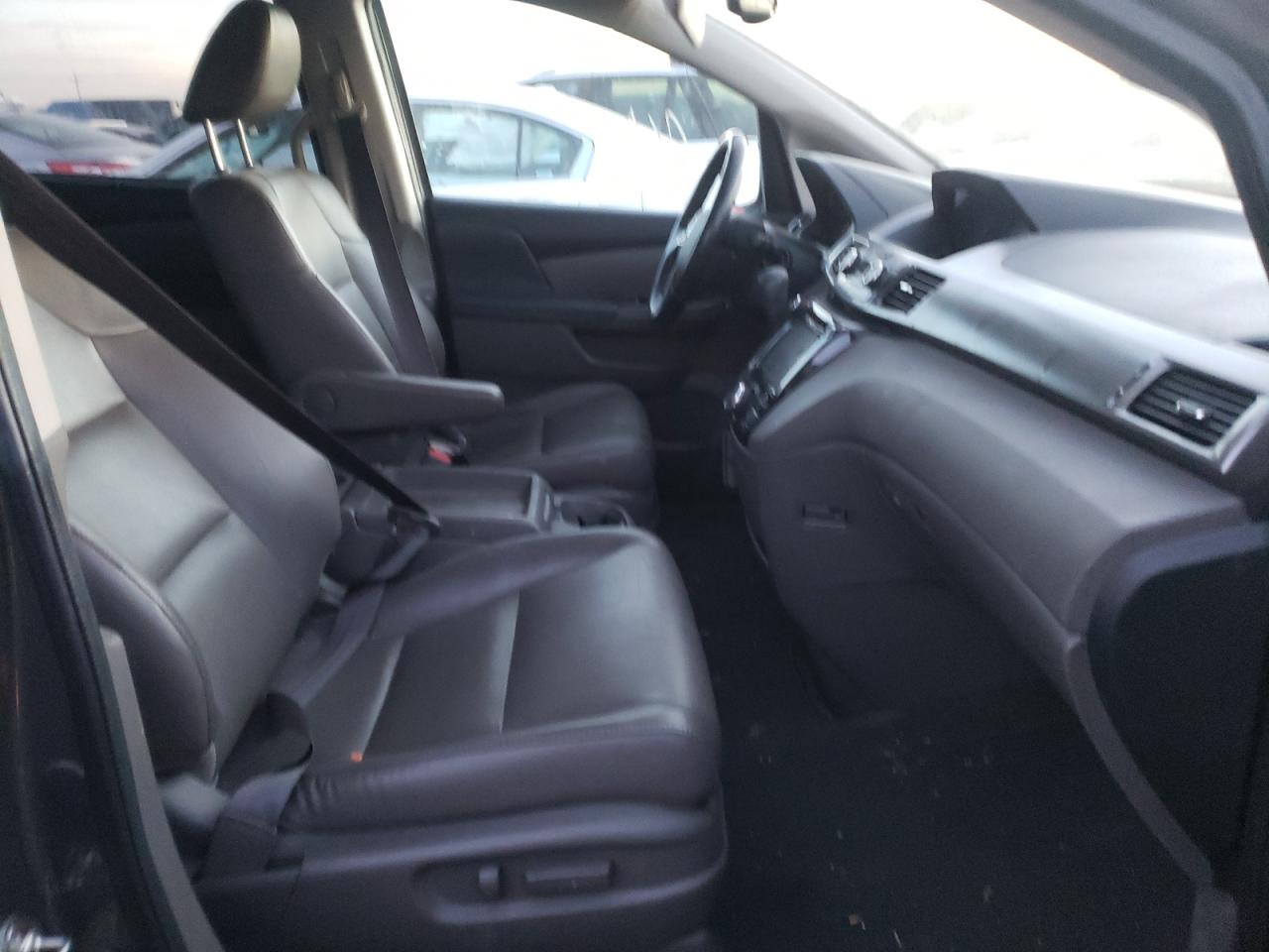 Photo 5 from auction – 2015 HONDA ODYSSEY EX with VIN 5FNRL5H63FB025389