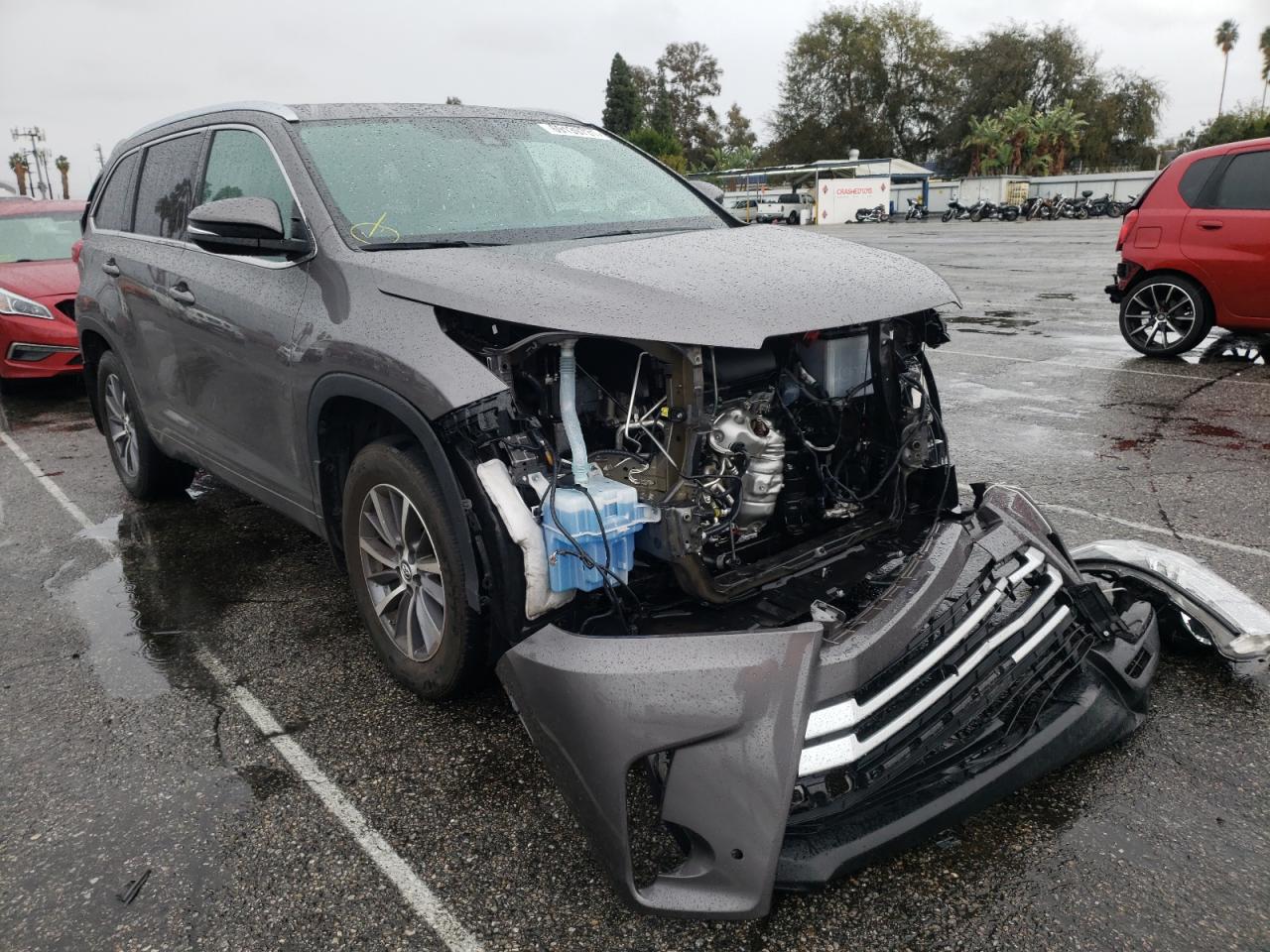TOYOTA HIGHLANDER 2018 with VIN 5TDJZRFHXJS831063 - Photo from auction