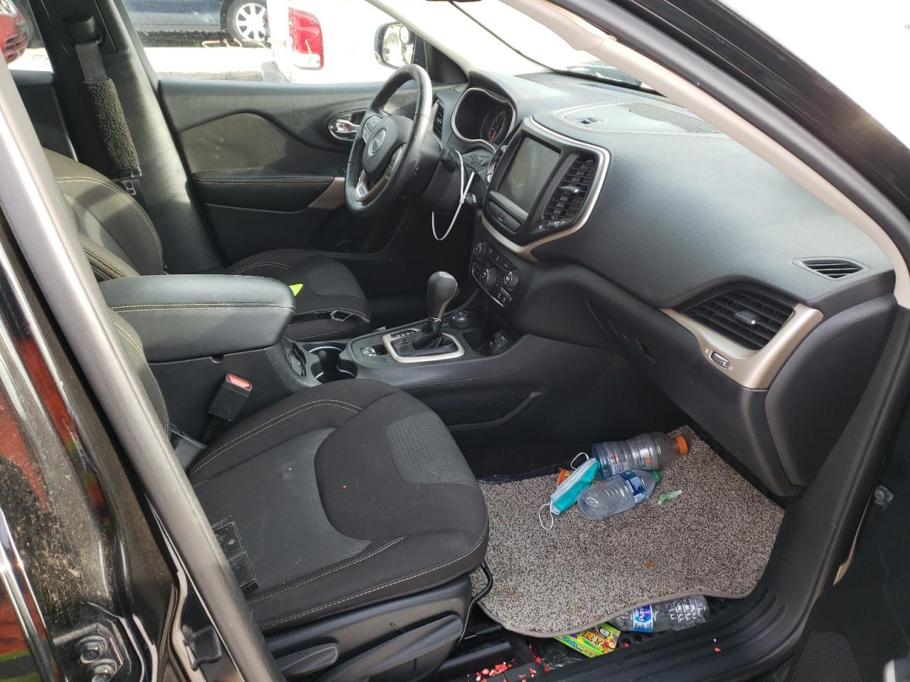 Photo 5 from auction – 2017 JEEP CHEROKEE L with VIN 1C4PJMCB2HW612743