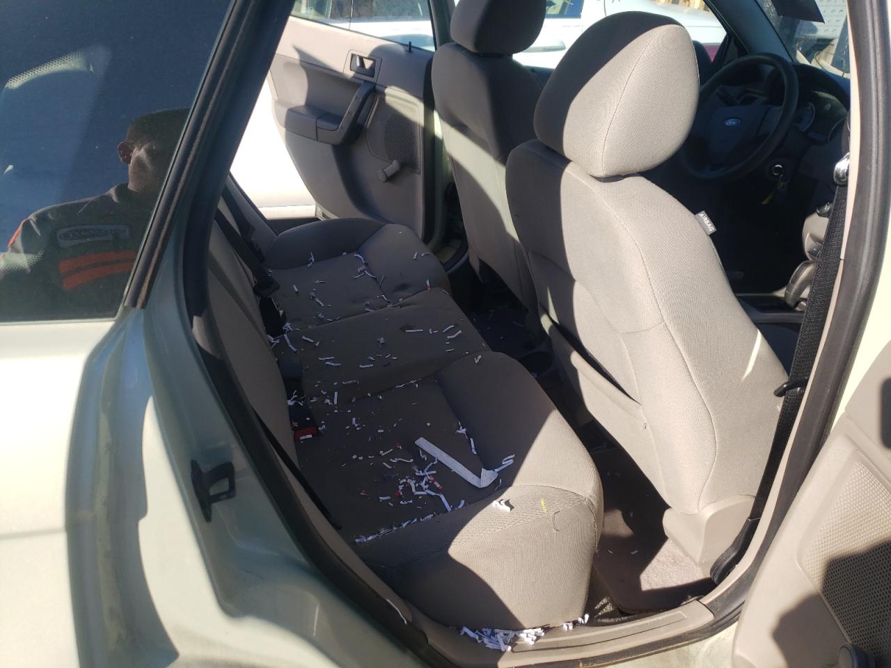 Photo 6 from auction – 2010 FORD FOCUS S with VIN 1FAHP3EN3AW129200