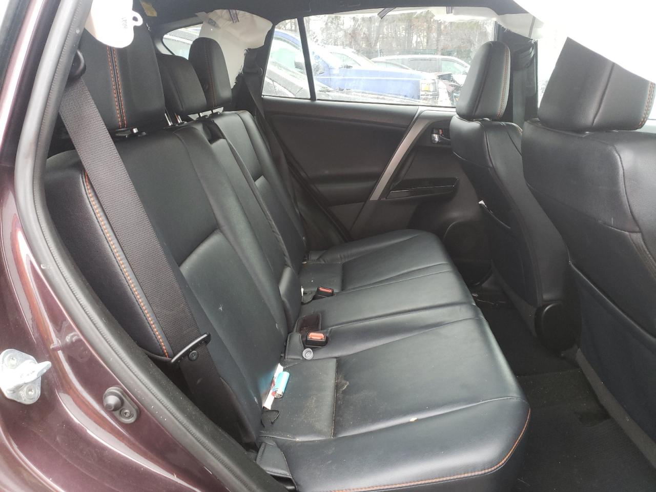 Photo 6 from auction – 2017 TOYOTA RAV4 SE with VIN 2T3JFREV2HW660396