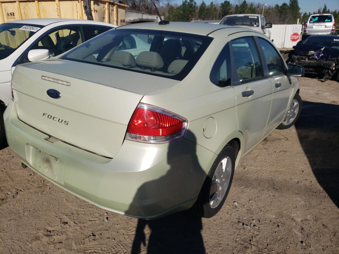 Photo 4 from auction – 2010 FORD FOCUS S with VIN 1FAHP3EN3AW129200