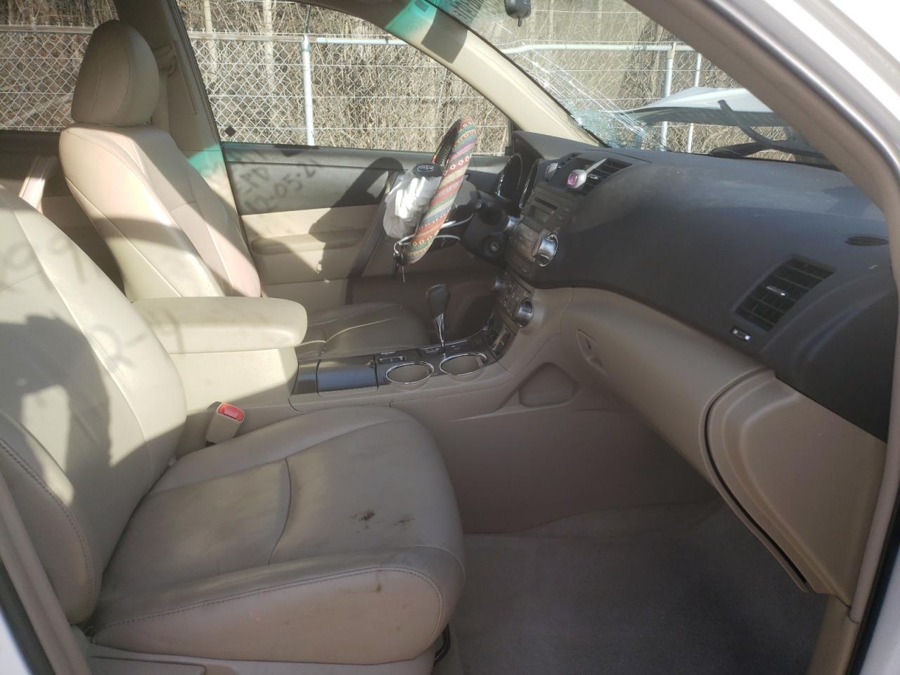 Photo 5 from auction – 2010 TOYOTA HIGHLANDER with VIN 5TDJK3EH3AS036195