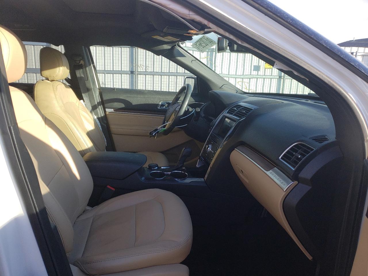 Photo 5 from auction – 2017 FORD EXPLORER L with VIN 1FM5K8F85HGE13025