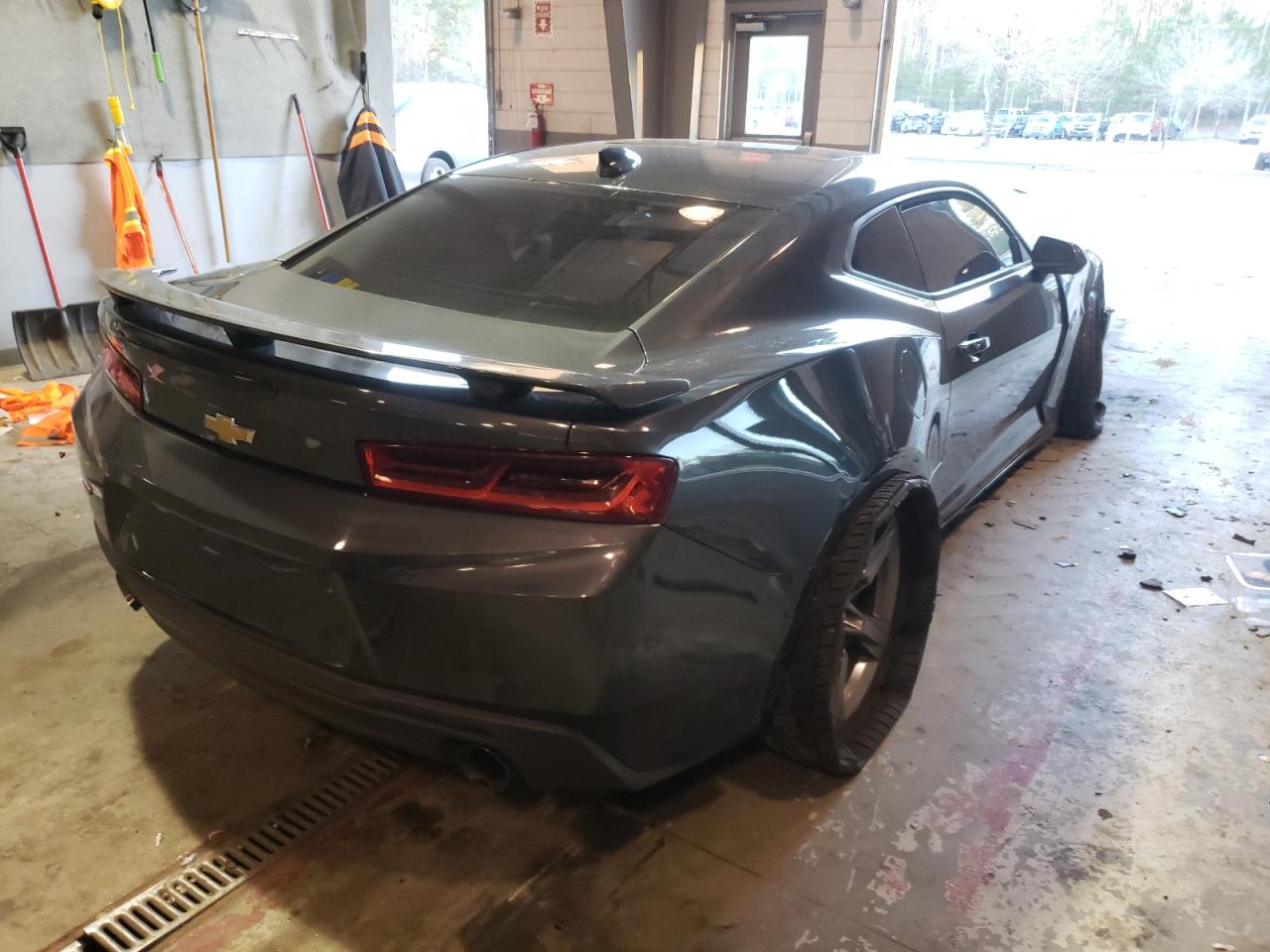 Photo 4 from auction – 2017 CHEVROLET CAMARO SS with VIN 1G1FF1R76H0207317