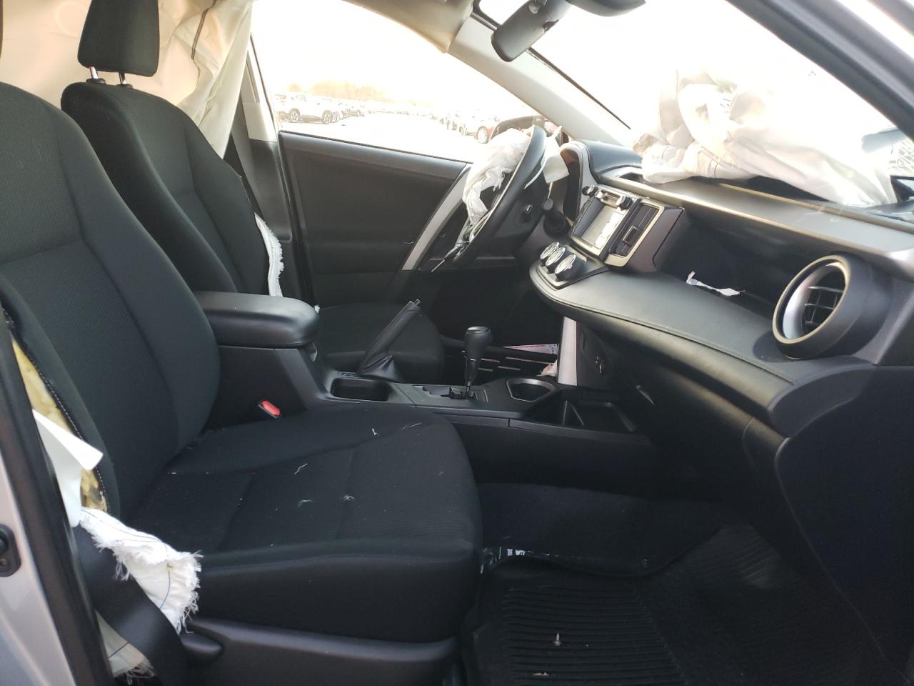 Photo 5 from auction – 2017 TOYOTA RAV4 LE with VIN 2T3BFREV7HW543076