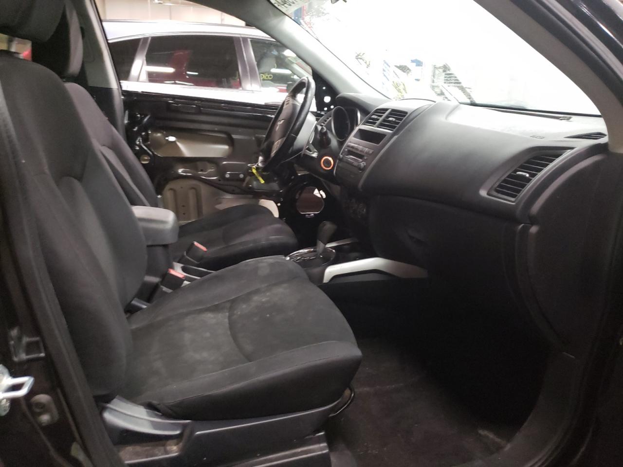 Photo 5 from auction – 2013 MITSUBISHI OUTLANDER with VIN 4A4AR3AUXDE022943