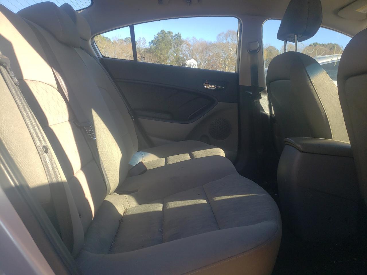Photo 6 from auction – 2015 KIA FORTE LX with VIN KNAFK4A62F5404196