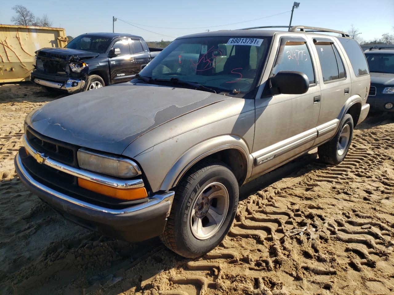 Photo 2 from auction – 2000 CHEVROLET BLAZER with VIN 1GNCS13W4YK128004