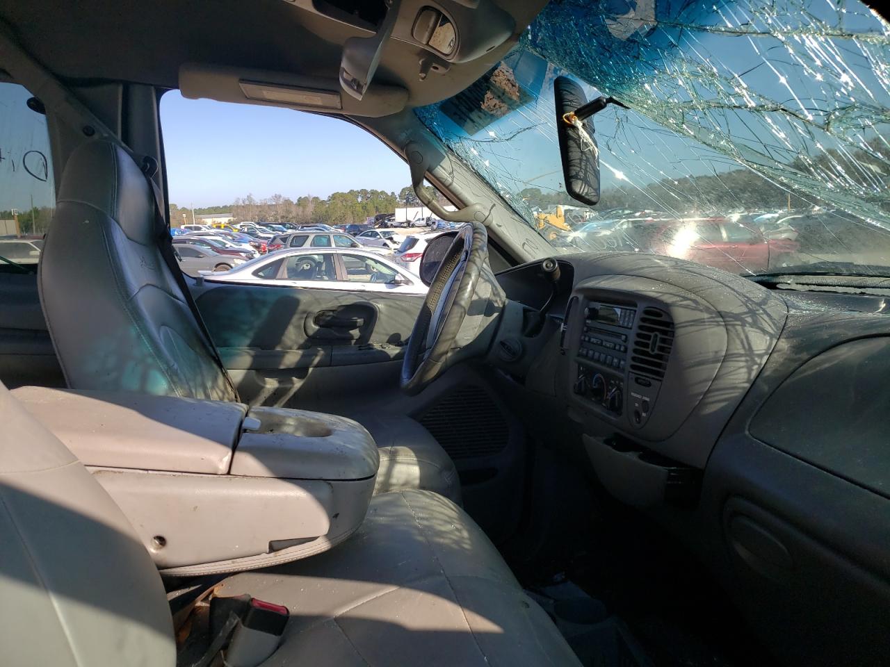 Photo 17 from auction – 2000 FORD F150 with VIN 2FTRX07L6YCA31857