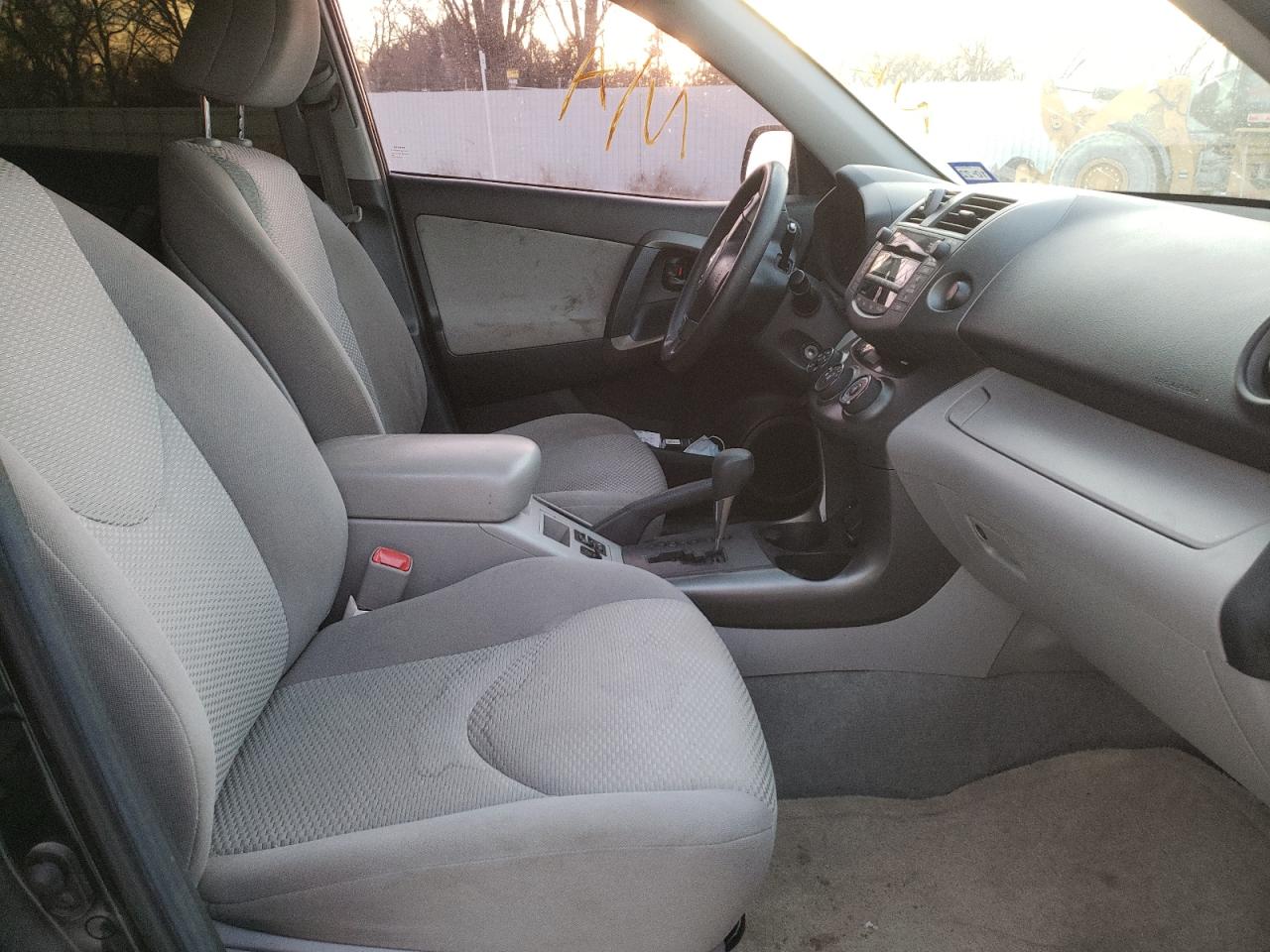 Photo 5 from auction – 2011 TOYOTA RAV4 with VIN 2T3ZF4DV8BW079936