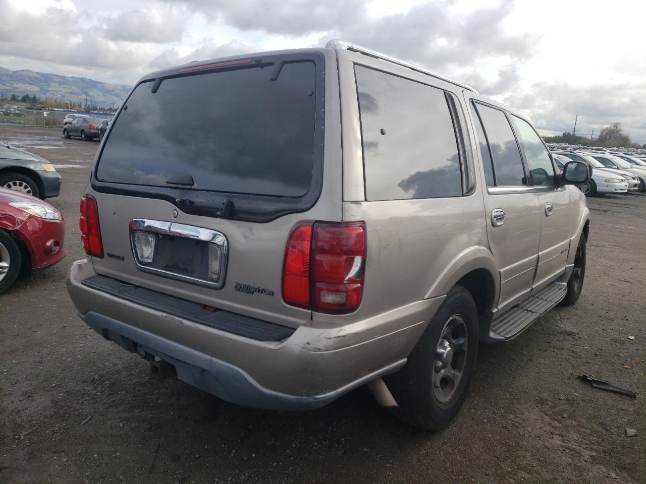 Photo 4 from auction – 2000 LINCOLN NAVIGATOR with VIN 5LMPU28A7YLJ06363