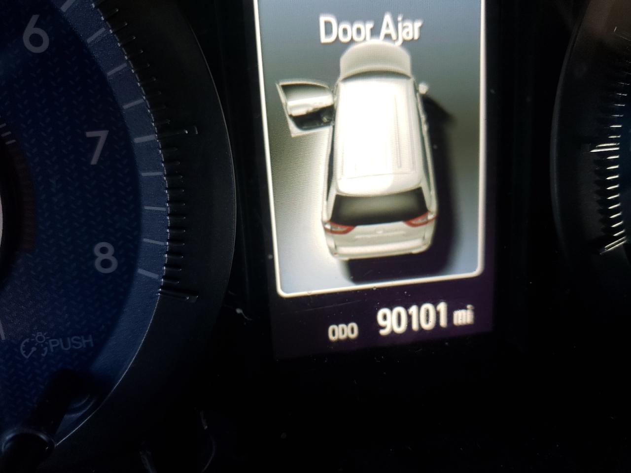 Photo 8 from auction – 2017 TOYOTA SIENNA XLE with VIN 5TDDZ3DC9HS148458
