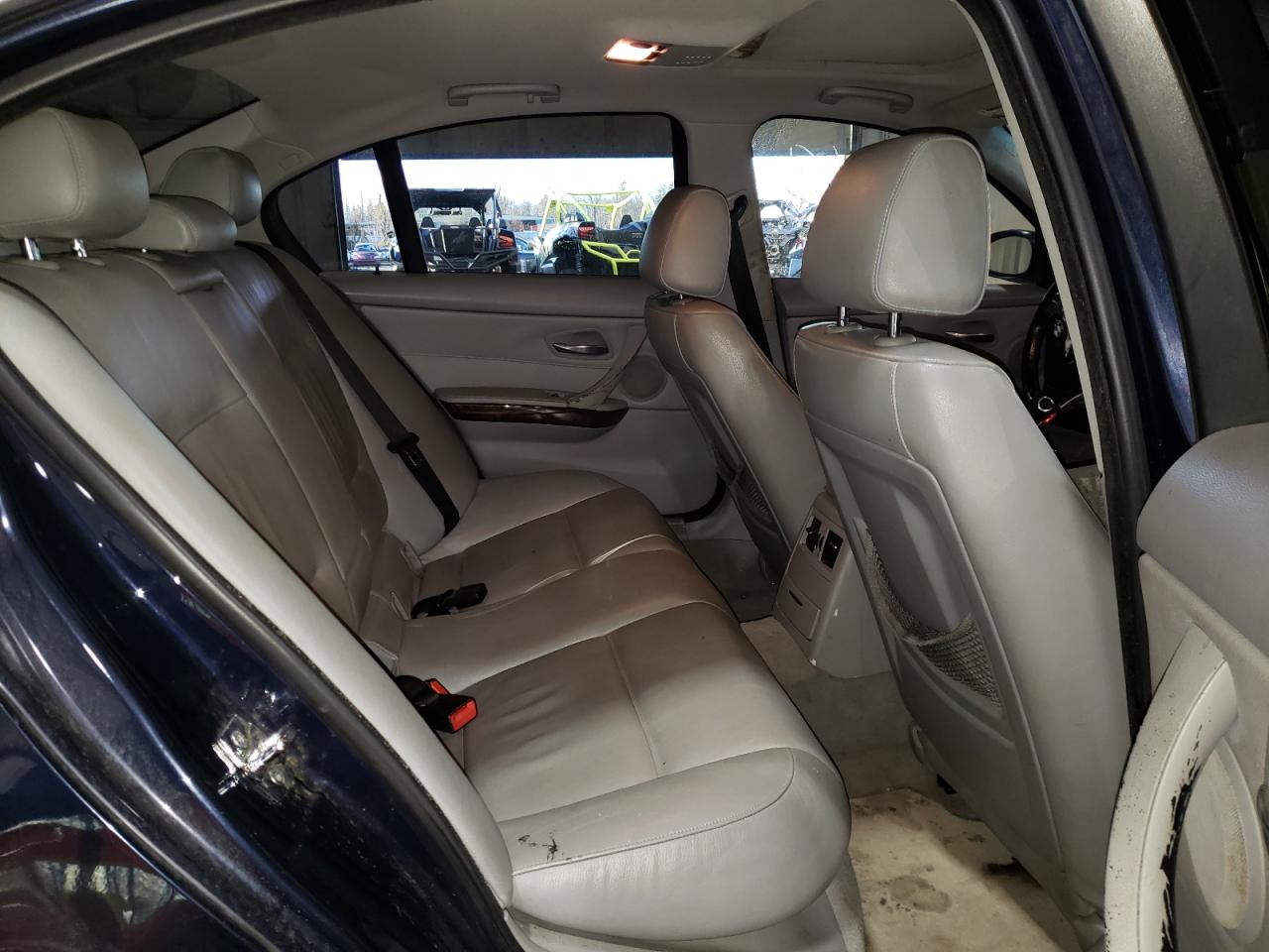 Photo 6 from auction – 2006 BMW 330 I with VIN WBAVB33526KR79443