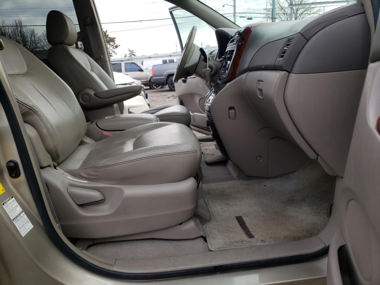 Photo 5 from auction – 2004 TOYOTA SIENNA XLE with VIN 5TDBA22C54S006842