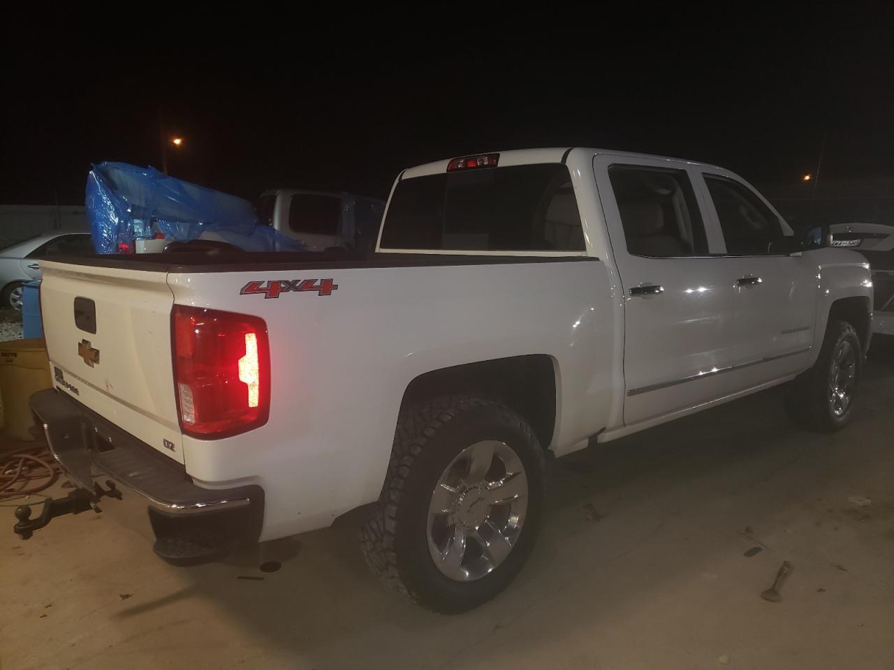 Фото 4 с аукциона – 2016 CHEVROLET SILVERADO с VIN 3GCUKSEC3GG324821