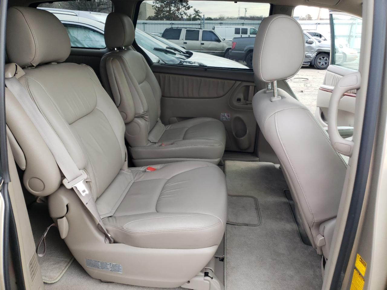 Photo 6 from auction – 2004 TOYOTA SIENNA XLE with VIN 5TDBA22C54S006842