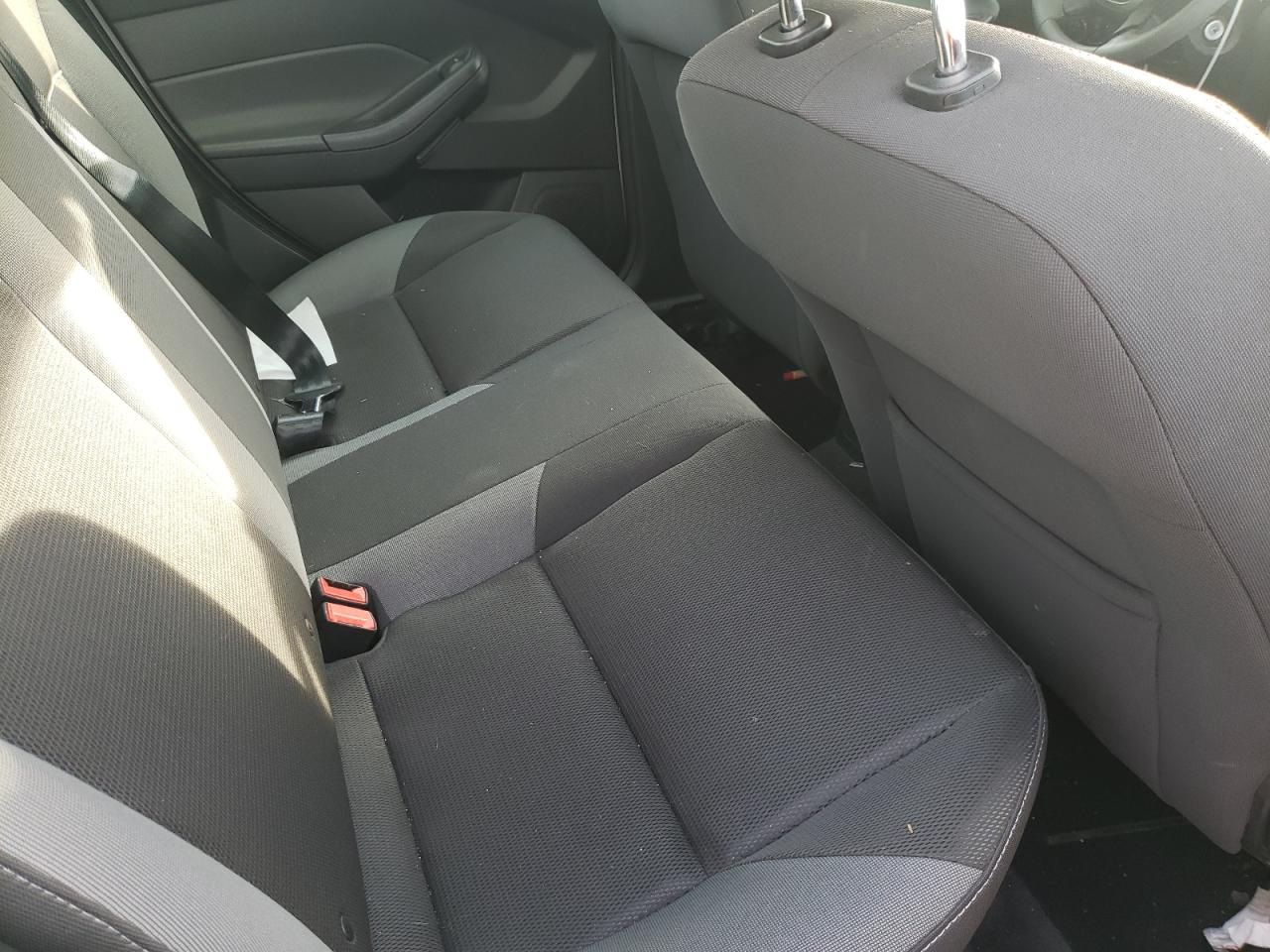 Photo 6 from auction – 2012 FORD FOCUS SE with VIN 1FAHP3F2XCL323828