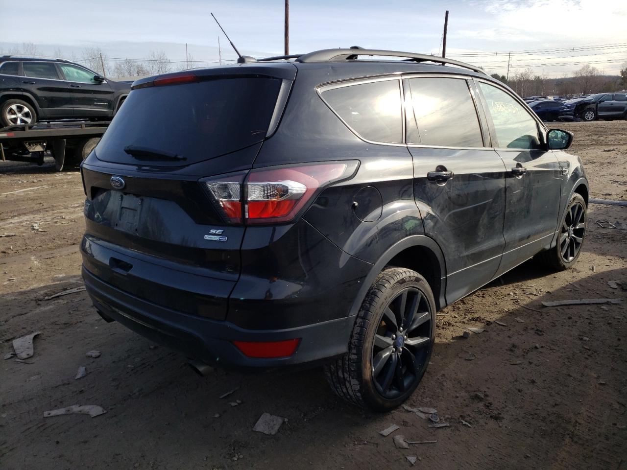 Photo 4 from auction – 2017 FORD ESCAPE SE with VIN 1FMCU9G98HUB22308