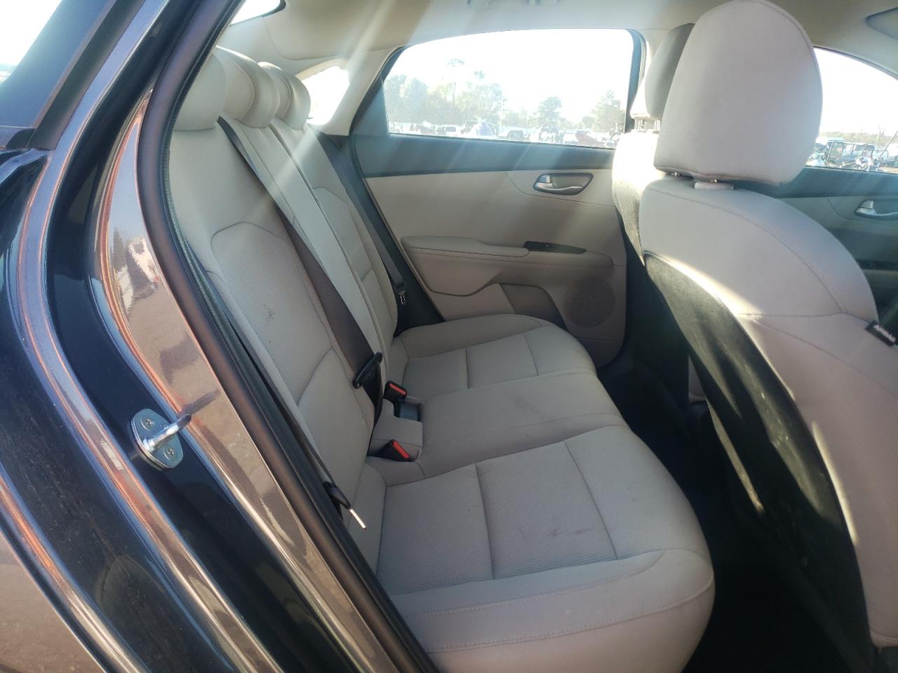 Photo 6 from auction – 2021 KIA FORTE FE with VIN 3KPF24AD7ME357413