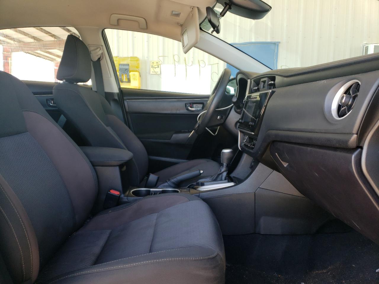 Photo 5 from auction – 2018 TOYOTA COROLLA L with VIN 5YFBURHE8JP813899