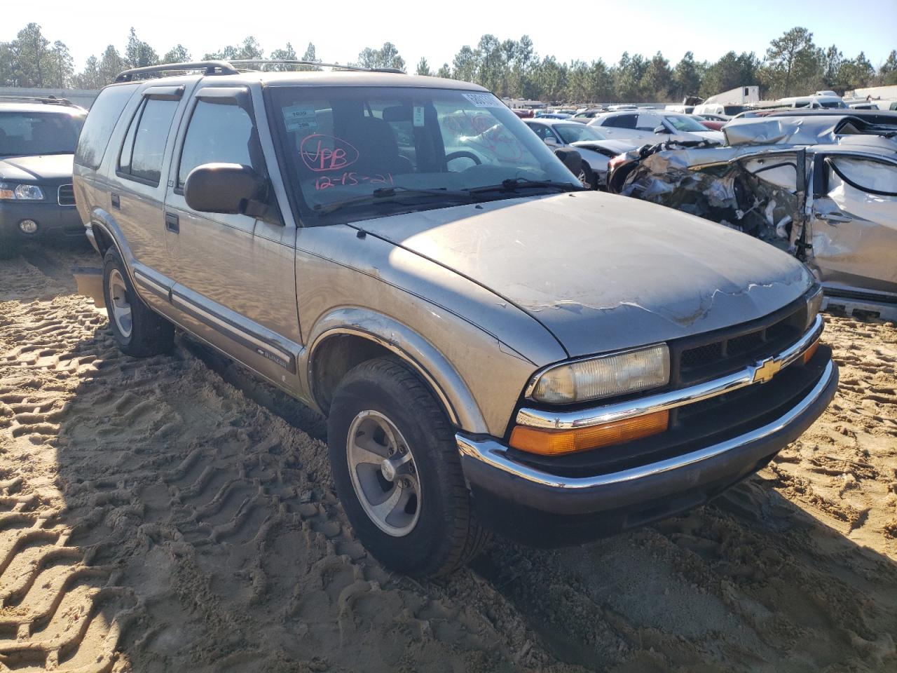 CHEVROLET BLAZER 2000 with VIN 1GNCS13W4YK128004 - Photo from auction
