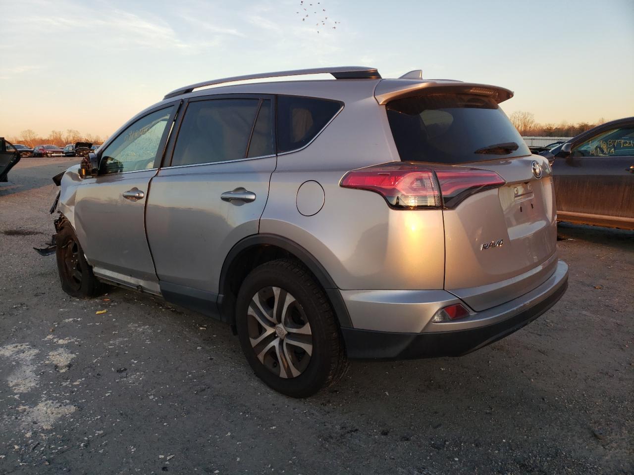 Photo 3 from auction – 2017 TOYOTA RAV4 LE with VIN 2T3BFREV7HW543076