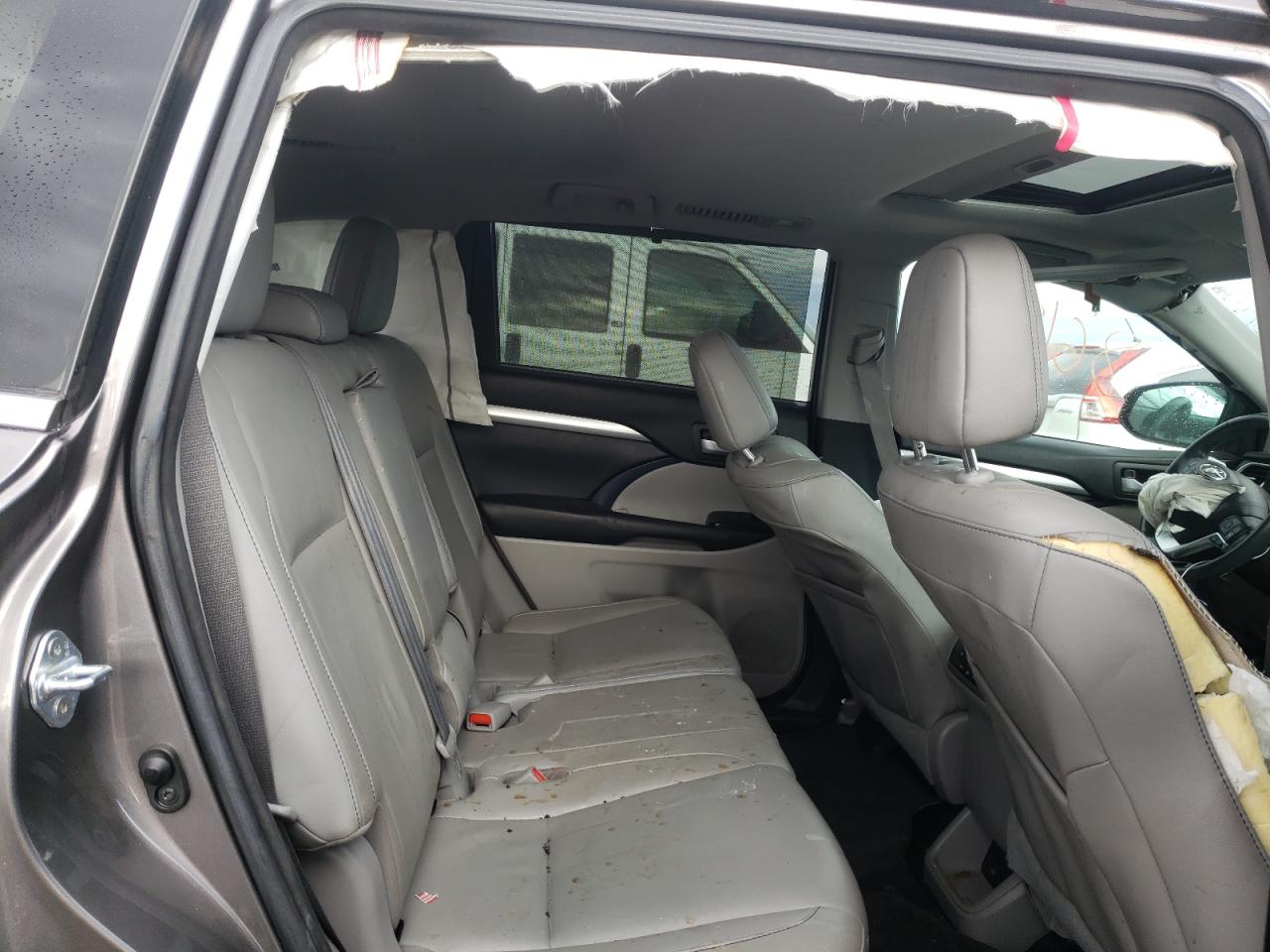 Photo 6 from auction – 2017 TOYOTA HIGHLANDER with VIN 5TDJZRFH6HS419796
