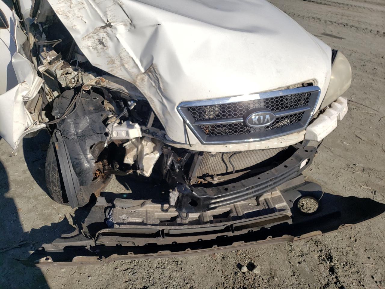 Photo 9 from auction – 2006 KIA SORENTO EX with VIN KNDJD733365593467