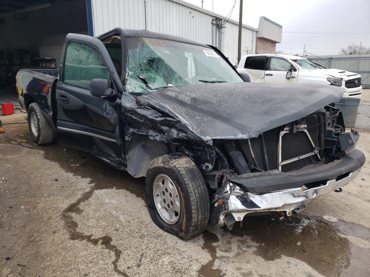 CHEVROLET SILVERADO 2003 with VIN 2GCEC19T931371070 - Photo from auction