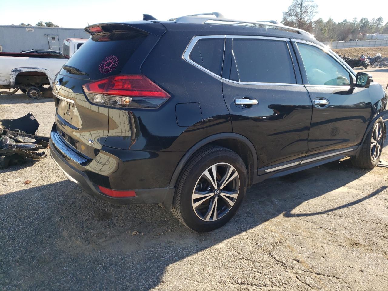 Photo 4 from auction – 2017 NISSAN ROGUE S with VIN 5N1AT2MT5HC799694