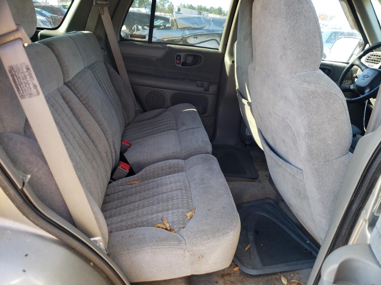 Photo 6 from auction – 2000 CHEVROLET BLAZER with VIN 1GNCS13W4YK128004