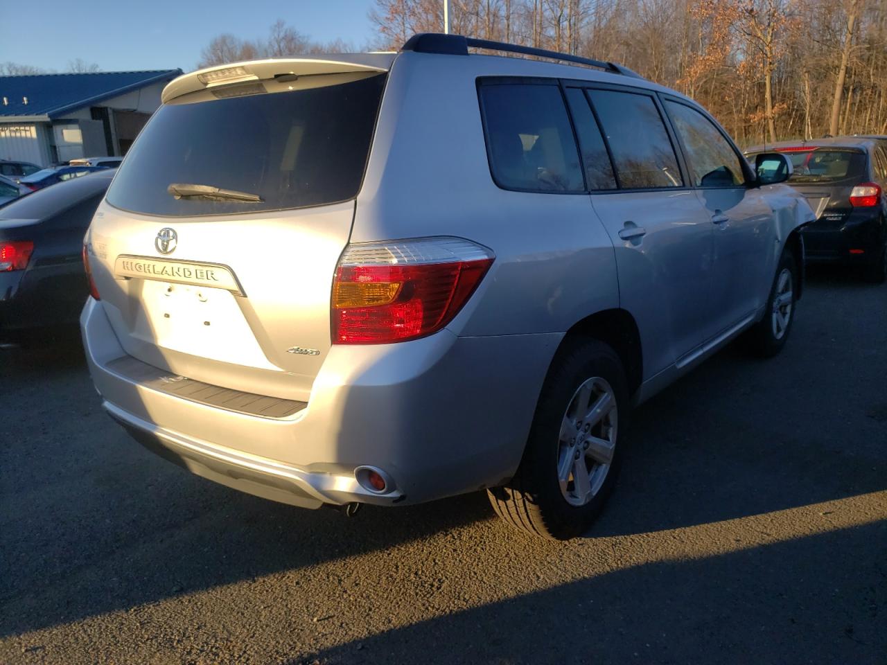 Photo 4 from auction – 2010 TOYOTA HIGHLANDER with VIN 5TDBK3EH6AS025616