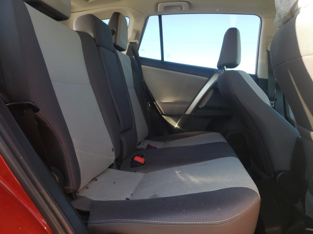 Photo 6 from auction – 2015 TOYOTA RAV4 XLE with VIN 2T3WFREV2FW163741