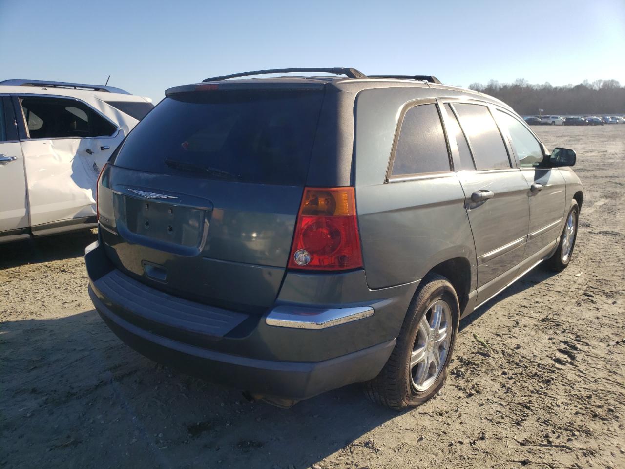 Photo 4 from auction – 2004 CHRYSLER PACIFICA with VIN 2C8GM68484R552028
