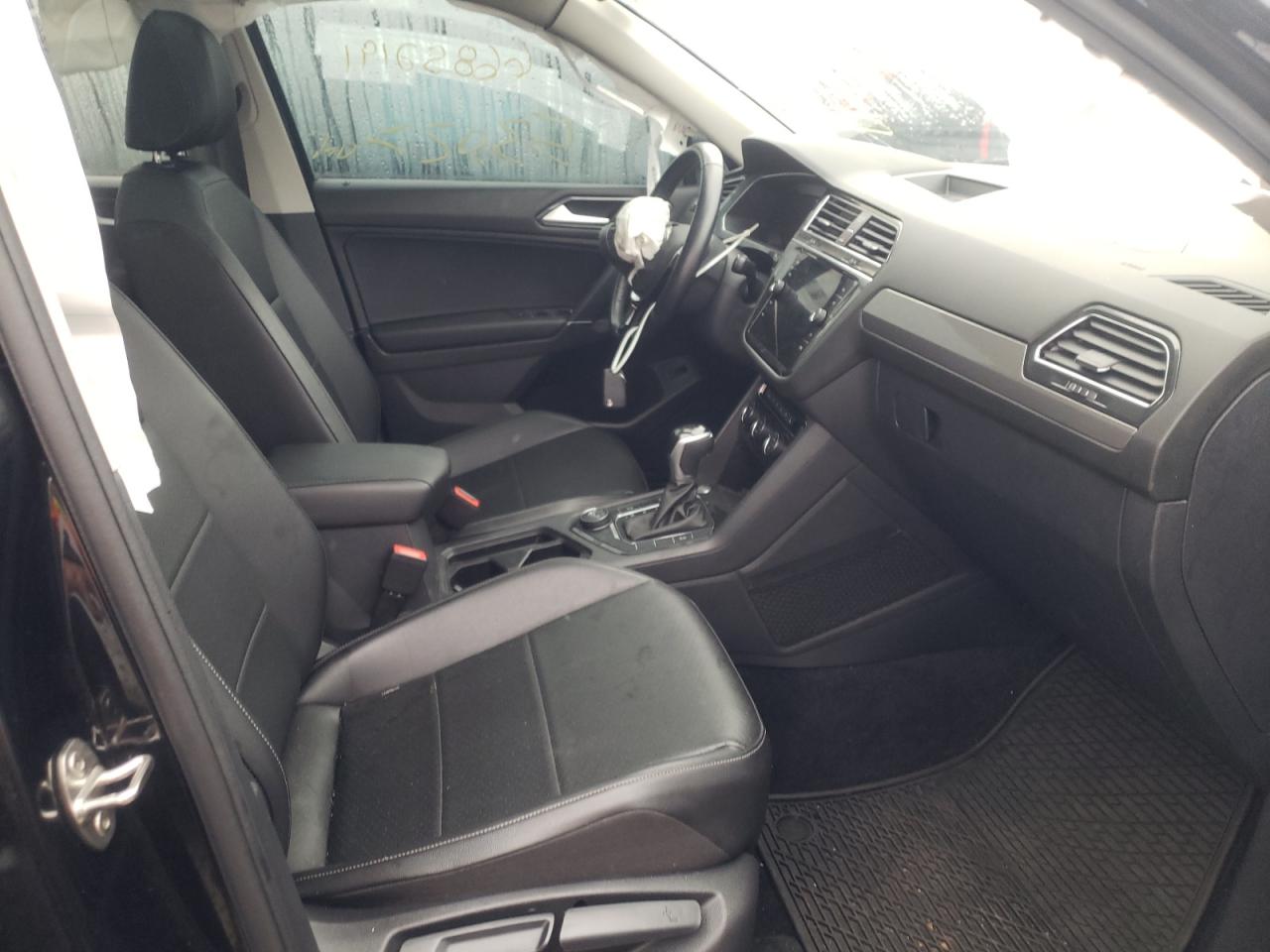 Photo 5 from auction – 2018 VOLKSWAGEN TIGUAN SE with VIN 3VV2B7AX8JM017331