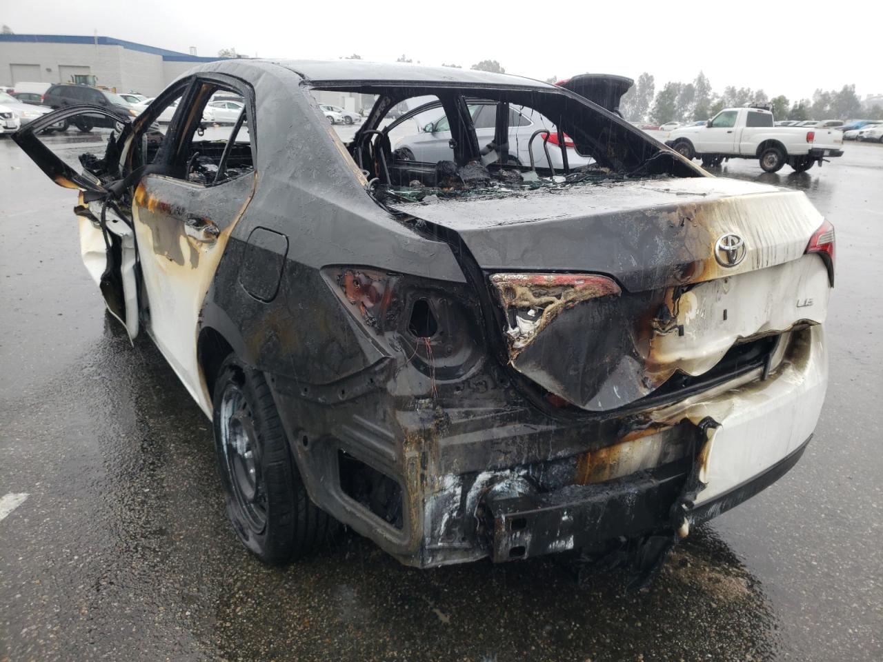 Photo 3 from auction – 2015 TOYOTA COROLLA L with VIN 5YFBURHE1FP323215