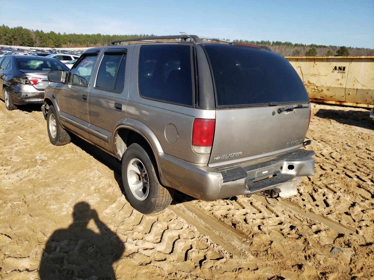 Photo 3 from auction – 2000 CHEVROLET BLAZER with VIN 1GNCS13W4YK128004
