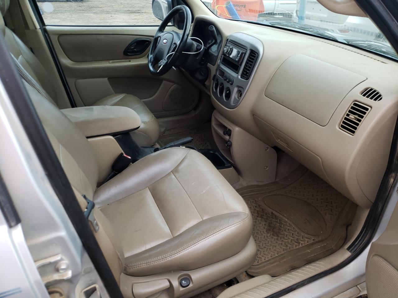 Photo 5 from auction – 2003 FORD ESCAPE LIM with VIN 1FMCU94163KA04700
