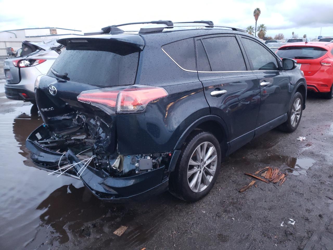 Photo 4 from auction – 2017 TOYOTA RAV4 LIMIT with VIN 2T3YFREVXHW323604