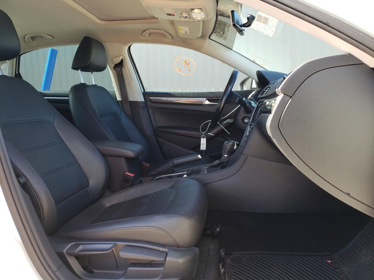 Photo 5 from auction – 2016 VOLKSWAGEN PASSAT SE with VIN 1VWBS7A3XGC018161