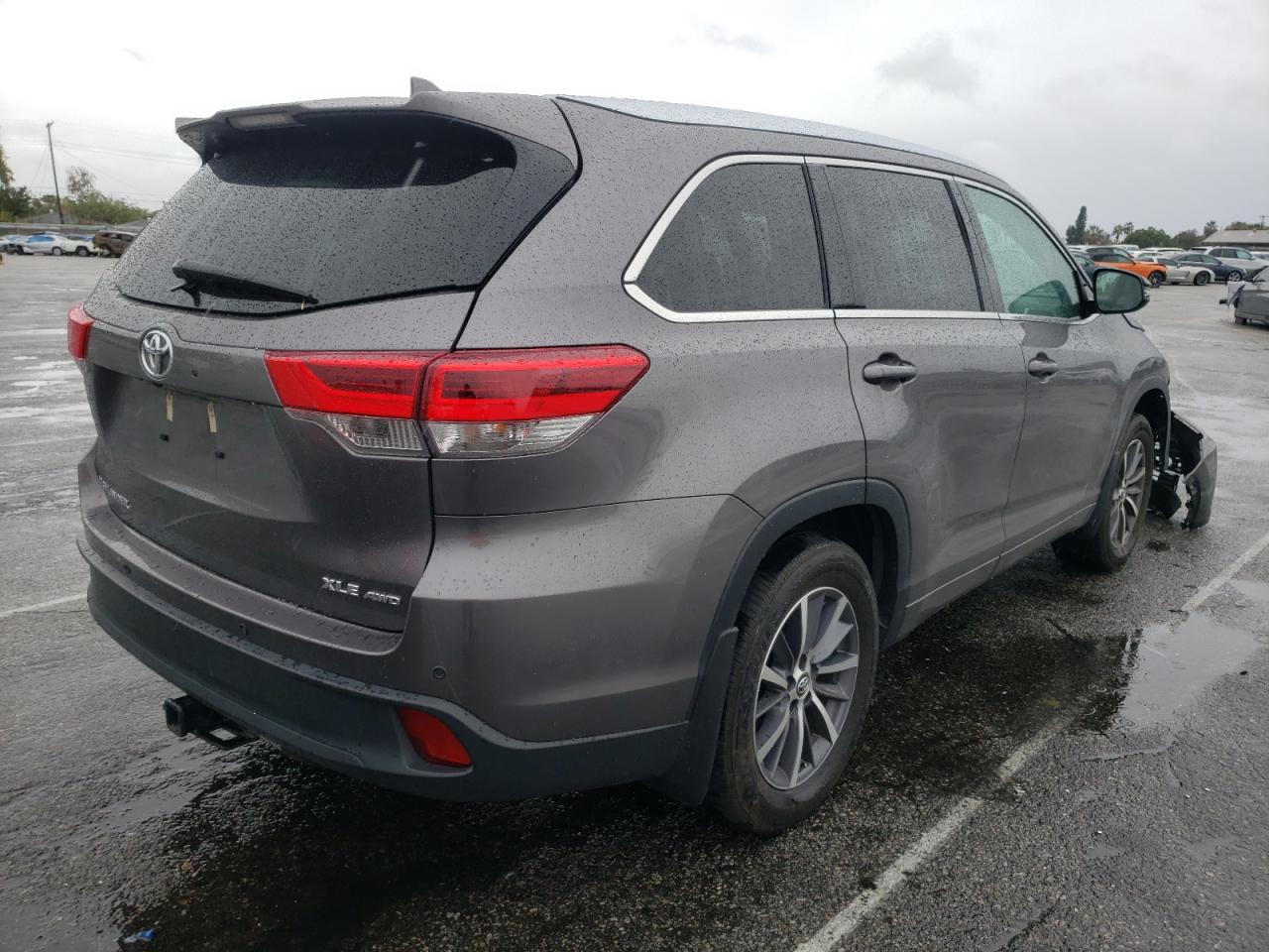 Photo 4 from auction – 2018 TOYOTA HIGHLANDER with VIN 5TDJZRFHXJS831063