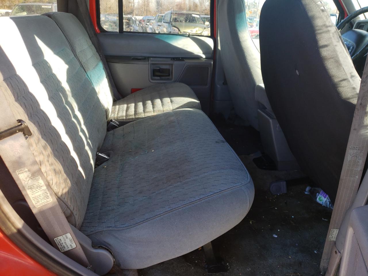 Photo 6 from auction – 1994 FORD EXPLORER with VIN 1FMDU34X4RUC52138