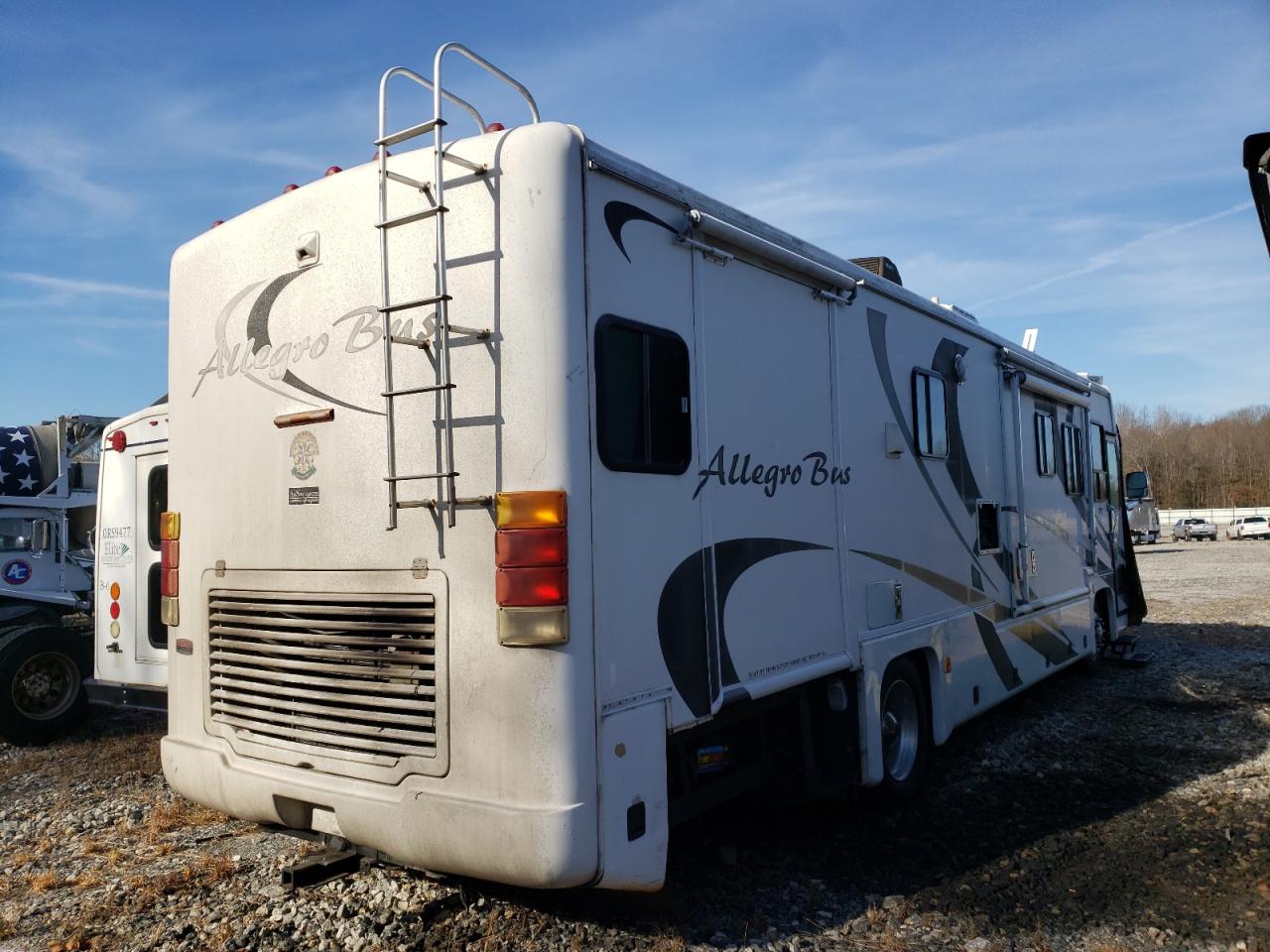 Photo 4 from auction – 2001 FREIGHTLINER CHASSIS X with VIN 4UZAAHAK11CJ36262