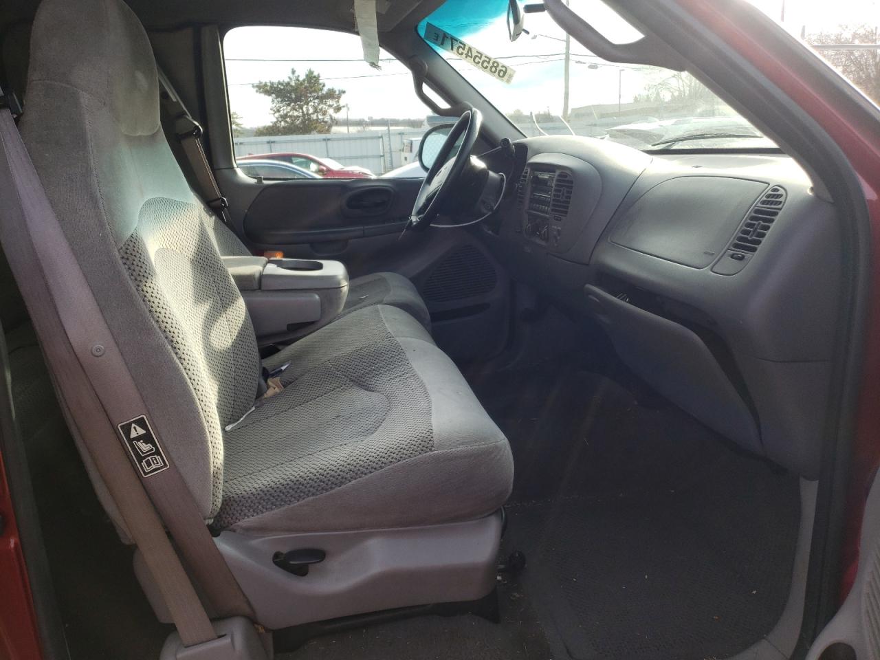 Photo 5 from auction – 2000 FORD F150 with VIN 1FTRX18L8YNA99432