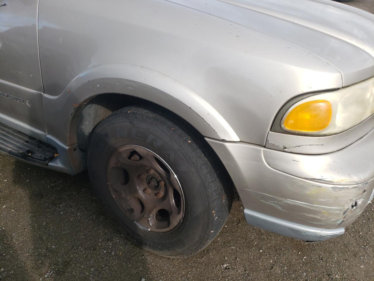 Photo 9 from auction – 2000 LINCOLN NAVIGATOR with VIN 5LMPU28A7YLJ06363