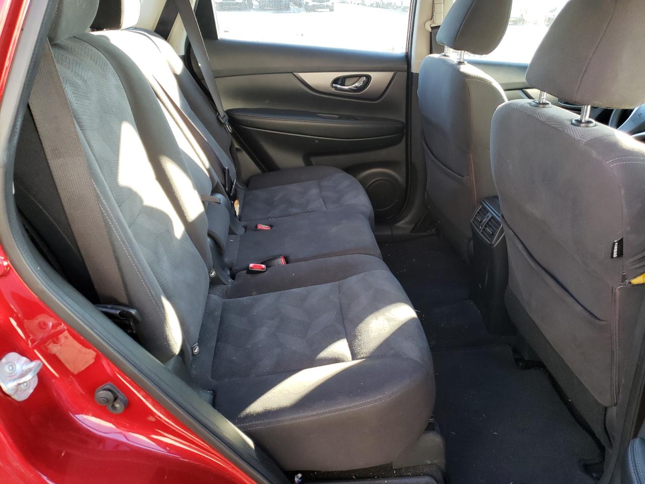Photo 6 from auction – 2016 NISSAN ROGUE S with VIN KNMAT2MT1GP630171