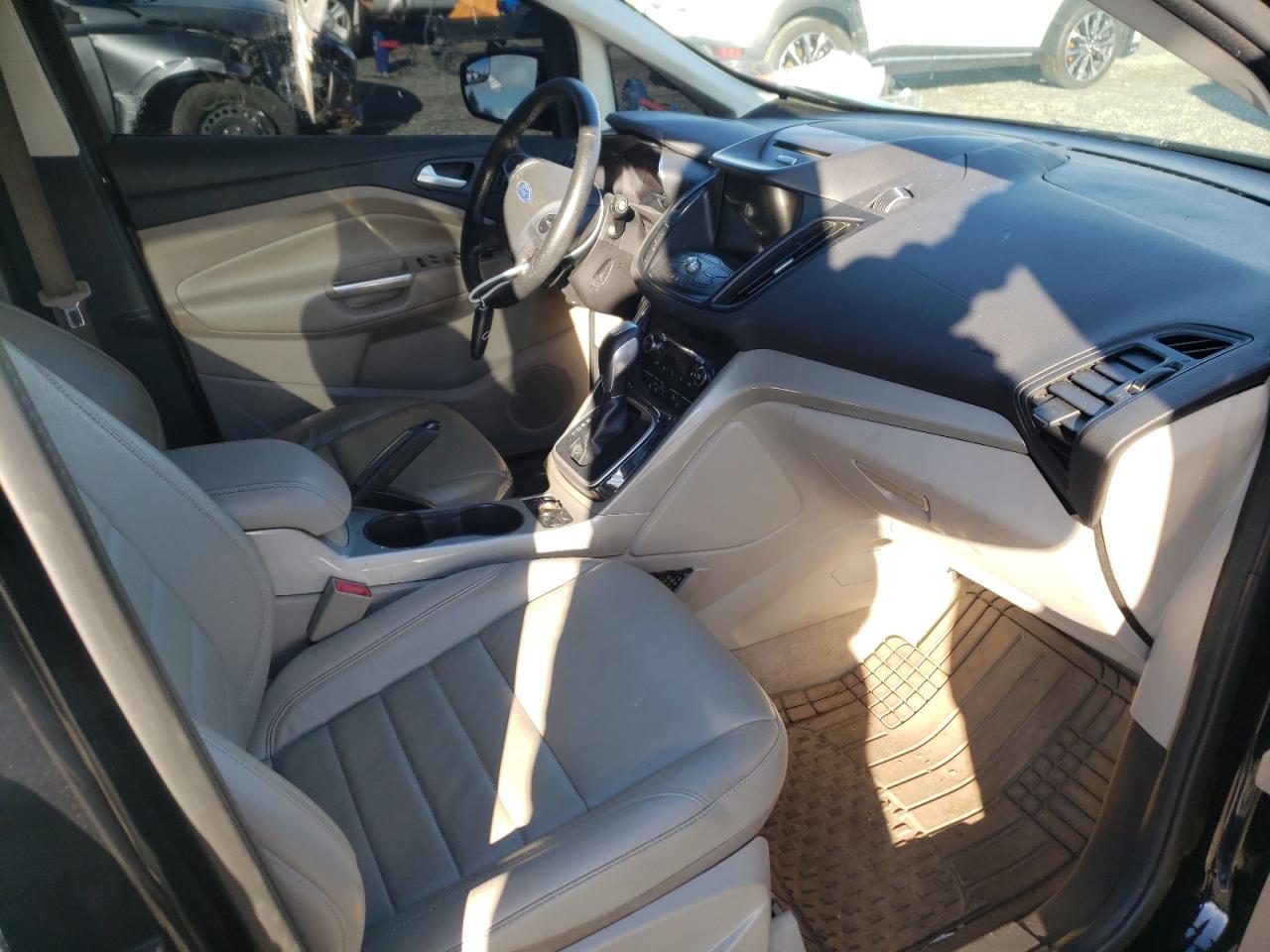 Photo 5 from auction – 2016 FORD C-MAX PREM with VIN 1FADP5CU1GL119375